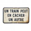 un-train-peut-en-cacher-un-autre.jpg